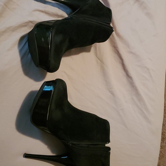 Ankle high, black high heels - Picture 3 of 3